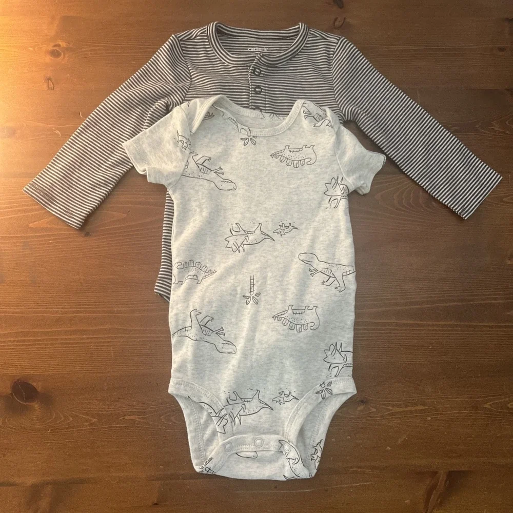 Lot Of 2 CARTERS 12 Month Bodysuit‎